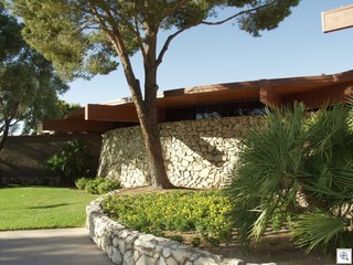 Classic Mid Mod overhead and high windows at the Las Vegas Country Club