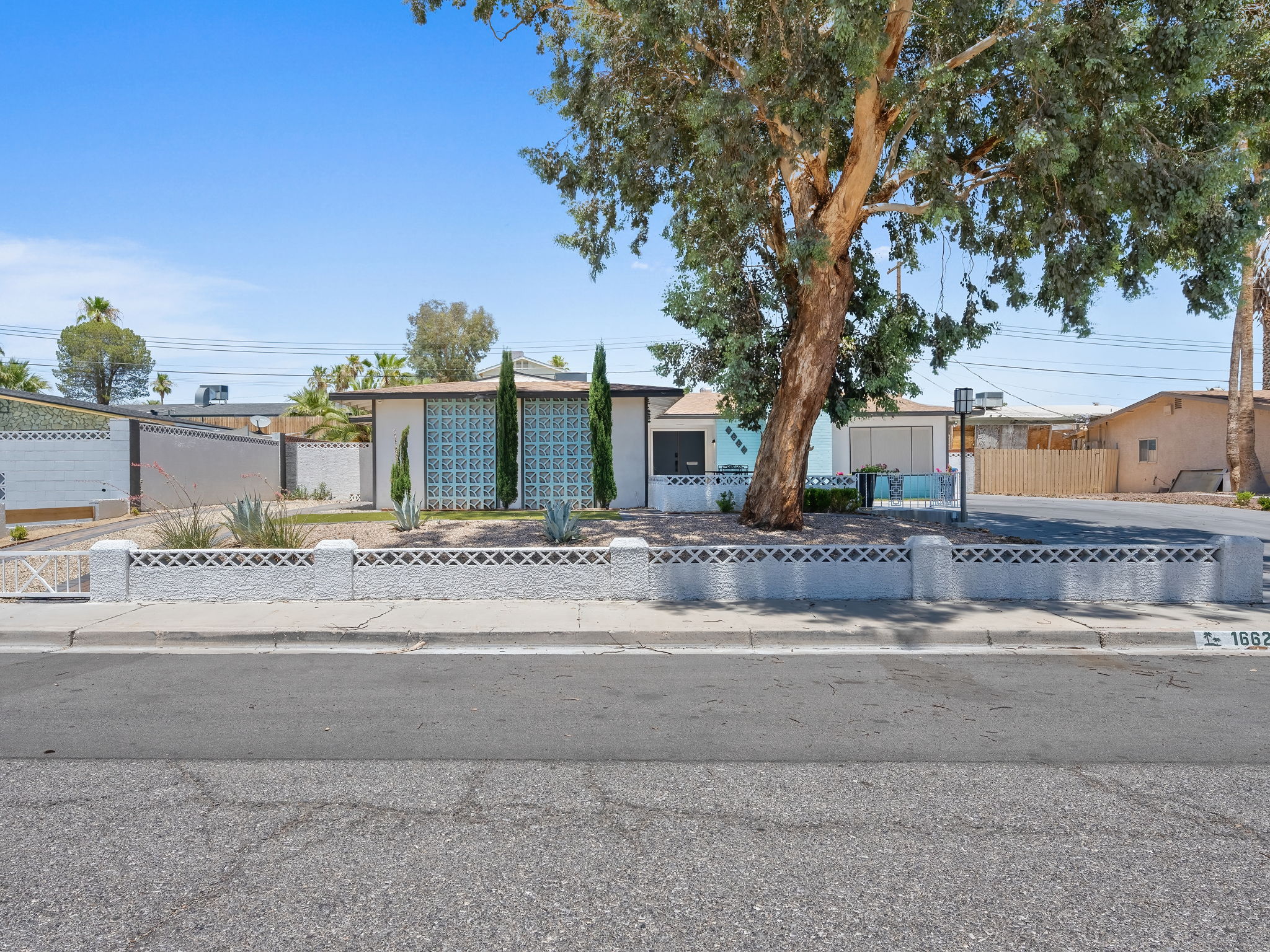 FOR SALE 1662 Raindance Way, Las Vegas, Nevada 89169 Very Vintage